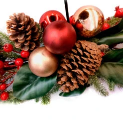 Centrotavola Portacandele 3 Posti Con Decorazioni Natalizie Bacche E Pigne -Negozio Di Decorazioni Natalizie 0095521 centrotavola portacandele 3 posti con decorazioni natalizie bacche e pigne